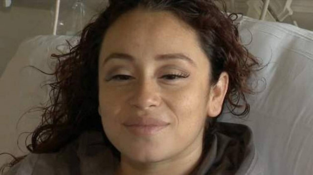 Γέννησε στη μέση του δρόμου με τη βοήθεια του συζύγου της! (pics+video)