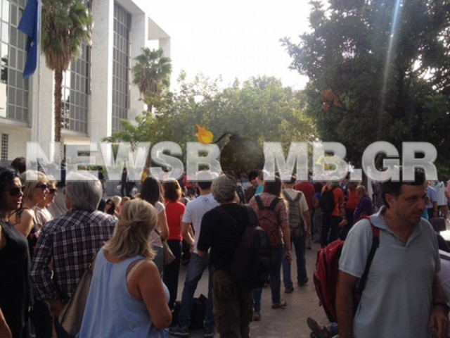 Συνθήματα από τις καθαρίστριες έξω από τον Άρειο Πάγο (vid)