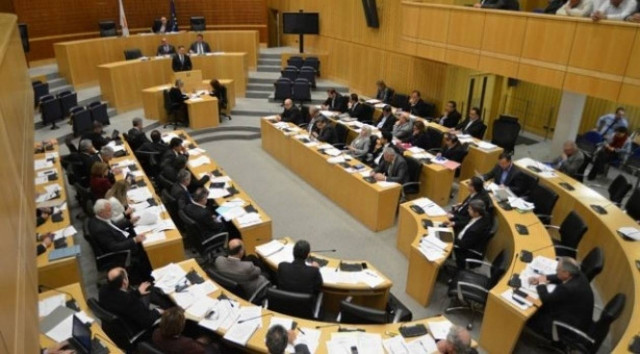 Θρίλερ στη συνεδρία της Ολομέλειας με τις αναπομπές και τις εκποιήσεις