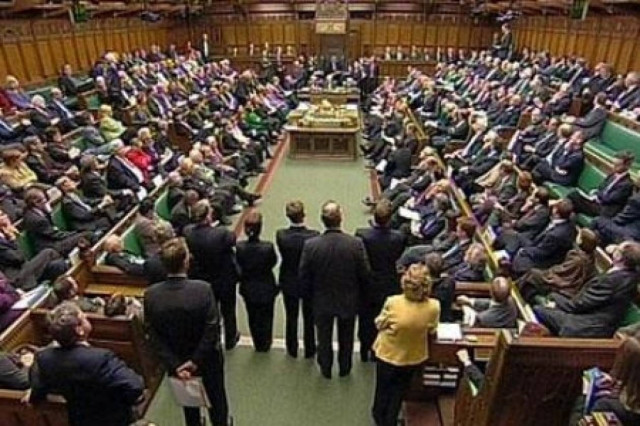 Σάλος με τη σέξι selfie που ανέβασε σύζυγος βουλευτή (pics)