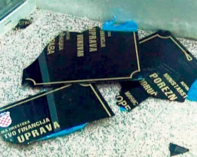 Κροατία: Αφαίρεσαν διά της βίας δίγλωσσες πινακίδες από κρατικά κτίρια