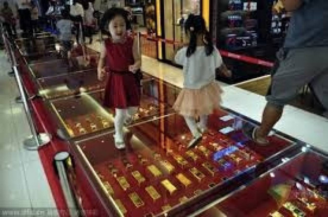 Διάδρομος στρωμένος με... ράβδους χρυσού! (pics)