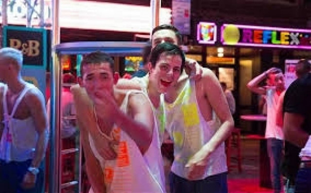 Σκάνδαλο στο Magaluf: Έκαναν σεξ στο δρόμο και ο αστυνομικός γέλαγε (pics)