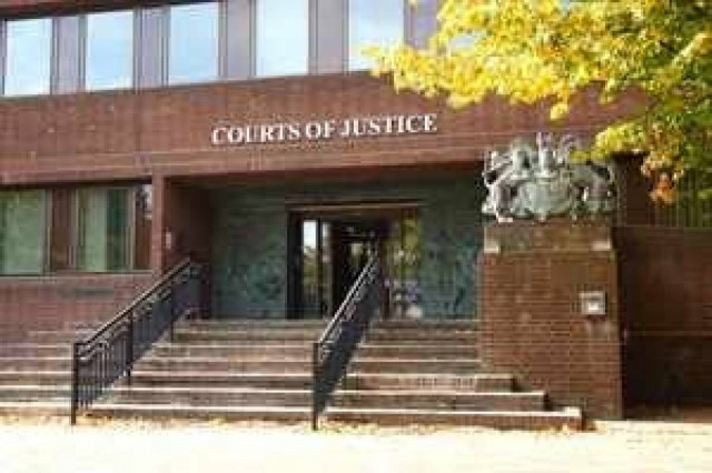 Έριξε οξύ στην υπάλληλο του άντρα της γιατί τη... ζήλευε! (pics)