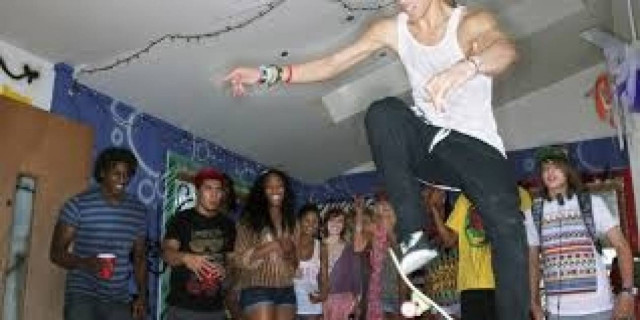 Μόνος στο σπίτι: Κάλεσε την αστυνομία για να διαλύσει το... πάρτι του!