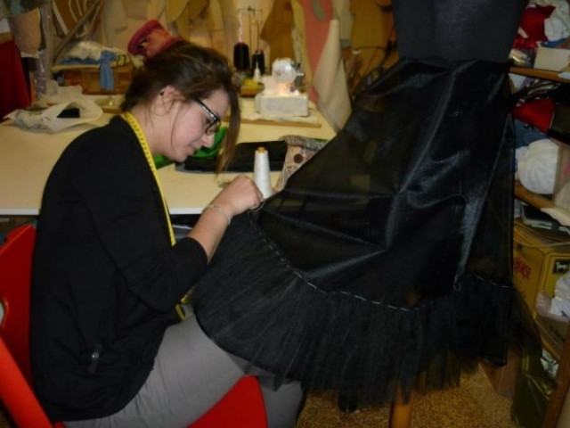 Οι μοδίστρες της Αθήνας αντιμετωπίζουν την κρίση με τον πιο δημιουργικό τρόπο!