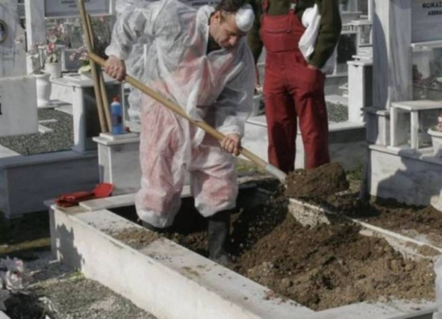 Coroner: 49-year-old woman was dead when she was buried in Thessaloniki