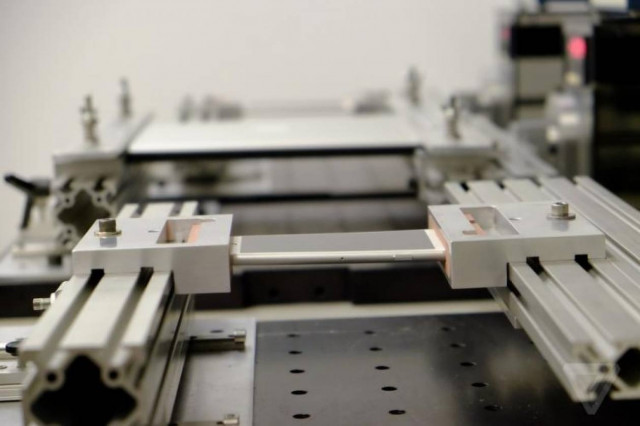 Εντυπωσιακές φωτογραφίες και βίντεο από το εργαστήριο δοκιμών του iPhone 6