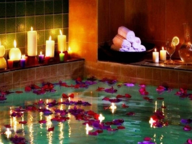 Ζώδια και σεξ: Ιδέες για να γίνουν καυτές οι κρύες νύχτες σου