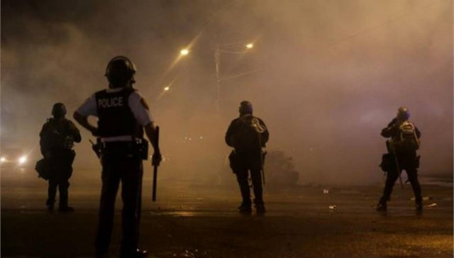 Τραυματισμένος αστυνομικός στο Φέργκιουσον από σφαίρες