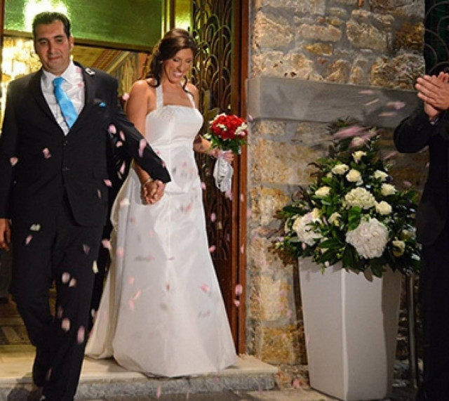 Νύφη η Ζωή Κωνσταντοπούλου-Όλα όσα έγιναν στο γάμο (pics)