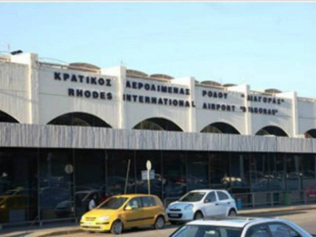 Ρόδος: Εικόνες ντροπής στο αεροδρόμιο-Ειρωνείες από τους Γερμανούς (pic)