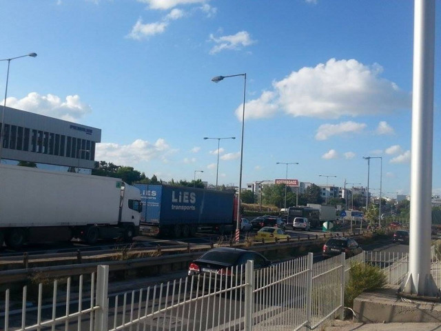 Κυκλοφοριακό κομφούζιο στην Ε.Ο Αθηνών –Λαμίας (pics-vid)