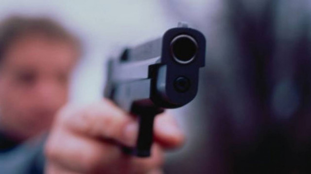 Πυροβόλησε το γείτονά του γιατί δεν ήξερε πώς να αδειάσει το όπλο του