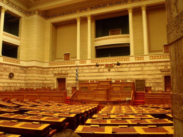 Παραίτηση τριών γενικών γραμματέων της κυβέρνησης ενόψει εκλογών