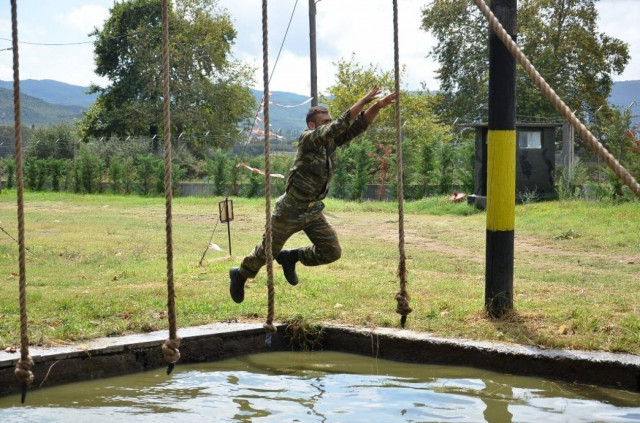 Καμαρώστε τους Ευέλπιδες – Έτσι γίνονται οι μαχητές (pics)