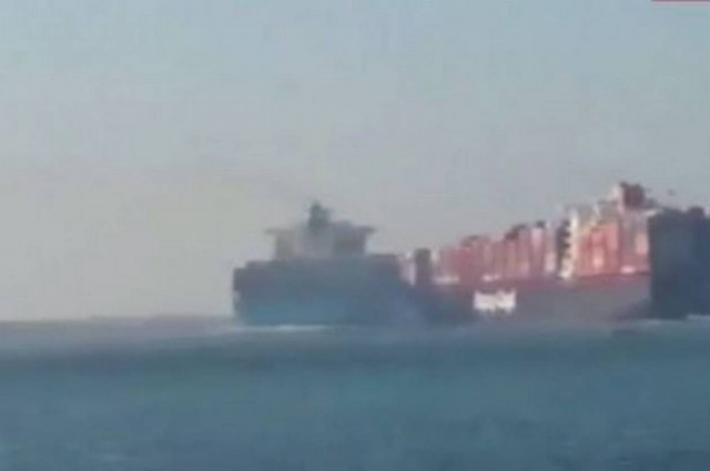 Συγκλονιστική σύγκρουση «τιτάνων» στη διώρυγα του Σουέζ (vid)