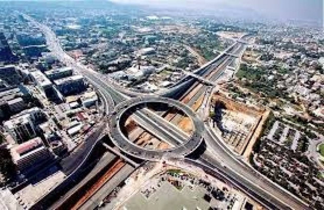 Κυκλοφοριακό «έμφραγμα» στην Αττική Οδό-Φλέγεται φορτηγό