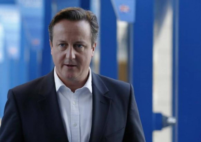 Ο Κάμερον μετρά αποστάτες- Φεύγουν και οι χρηματοδότες του