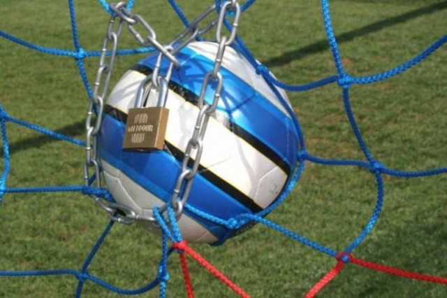 Ούτε φιλικά επιτρέπονται, λόγω πένθους