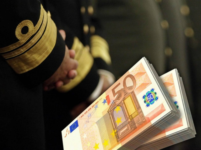 Αυτοί είναι οι νέοι μισθοί για τους ένστολους