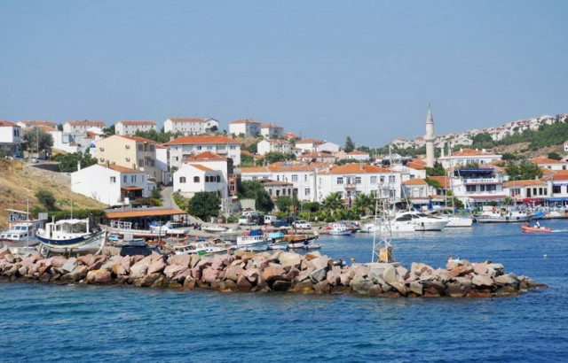 Η Τουρκία επιστρέφει κοινοτική περιουσία στην Τένεδο