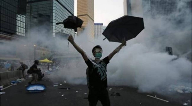 Χονγκ Κονγκ: Συγκρούσεις φιλοδημοκρατικών και φιλοκαθεστωτικών διαδηλωτών