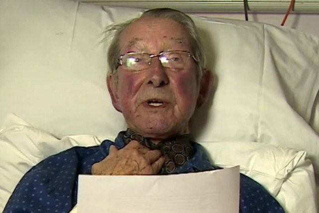 Δραματική έκκληση του πατέρα Βρετανού ομήρου στους τζιχαντιστές (vid)