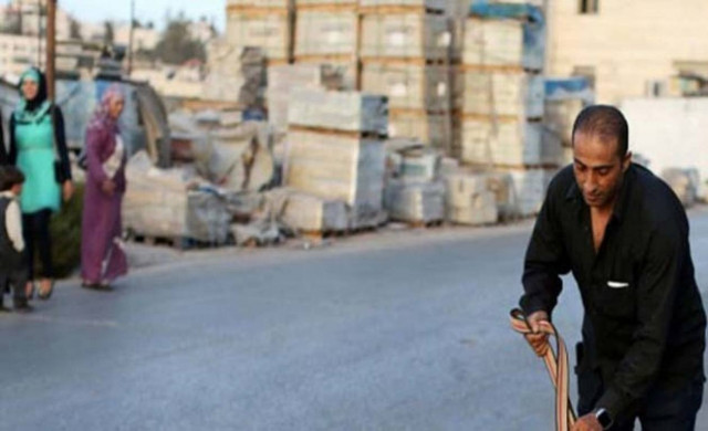 Πακιστανός έβγαλε για μια ασυνήθιστη βόλτα το εξωτικό του κατοικίδιο (pics)