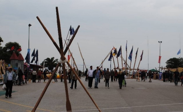 Σε προσκοπική πολιτεία μετατράπηκε η πλατεία Αριστοτέλους!