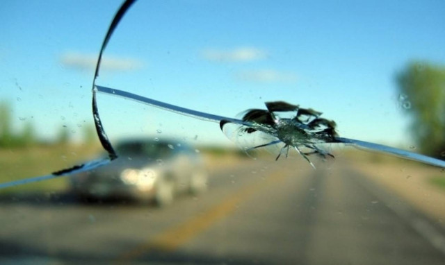 Πάτρα: Νεαροί εκτόξευαν πέτρες σε αυτοκίνητα στην νέα Εθνική Οδό