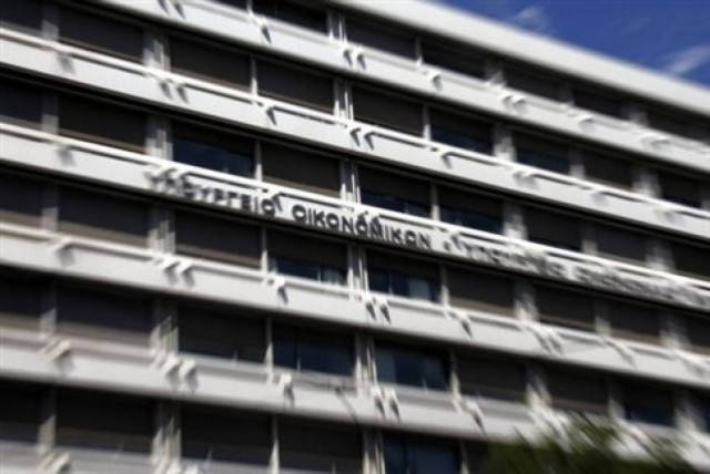 Σε εξέλιξη η συνάντηση Χαρδούβελη - τρόικας