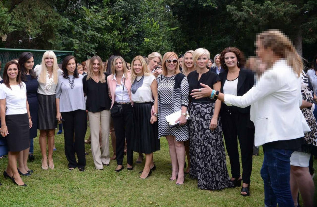 Δεν φαντάζεστε πως εμφανίστηκε η Ιωάννα Λίλη στο πάρτι της Γ. Σαμαρά (pic)