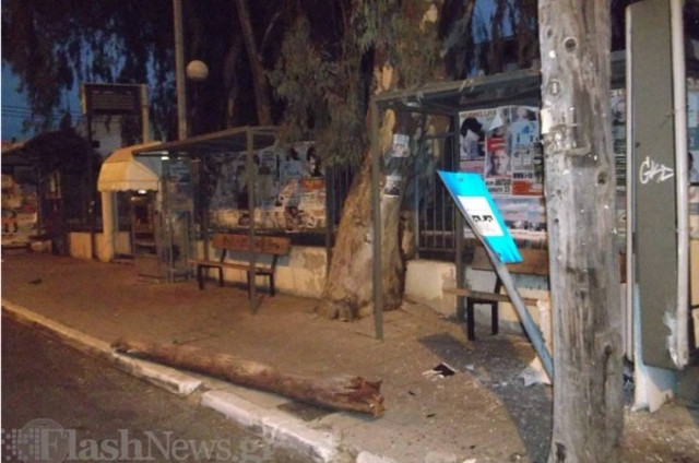 Χανιά: Τρελή πορεία για Ι.Χ - Το σταμάτησε η... στάση (pics)