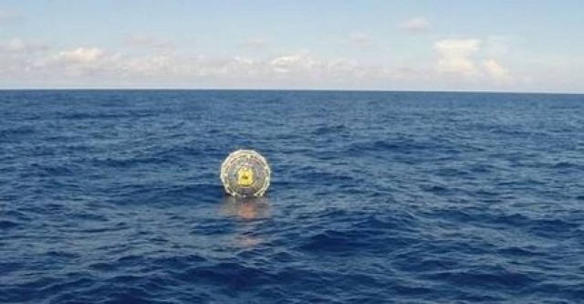 Ταξίδευε στον ωκεανό μέσα σε πλαστική φούσκα (vid)!