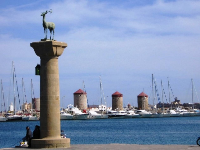 Ρόδος: Δείτε πως φαίνεται το νησί από το κόκπιτ ενός μαχητικού