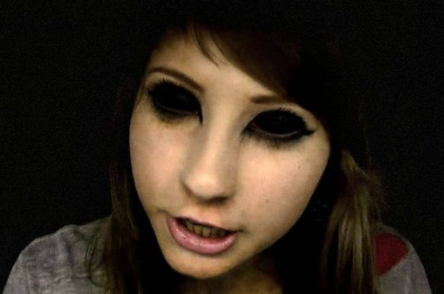 Χαμός στη Βρετανία για το κορίτσι με τα κατάμαυρα μάτια (pics+vid)