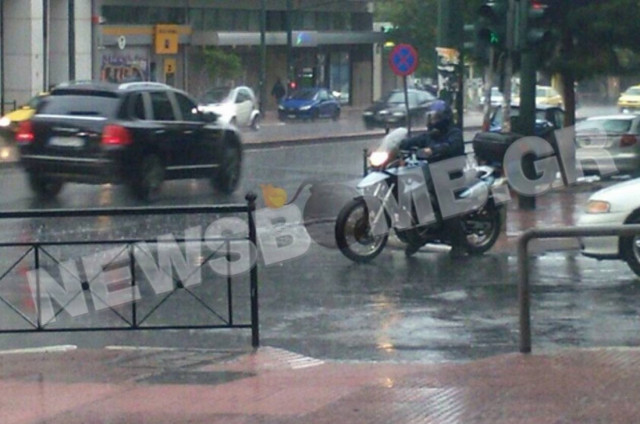 Καταιγίδα στο κέντρο της Αθήνας (pics)