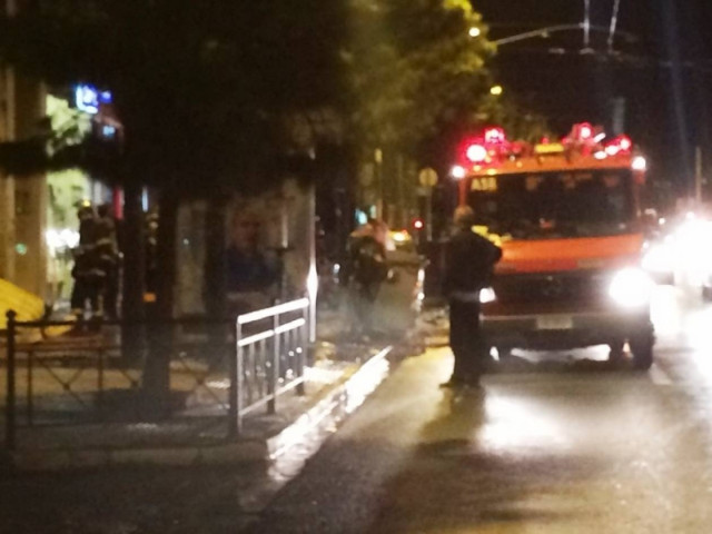 Αττική: Φωτιά σε μαγαζί ενοικίασης αυτοκινήτων (pics)