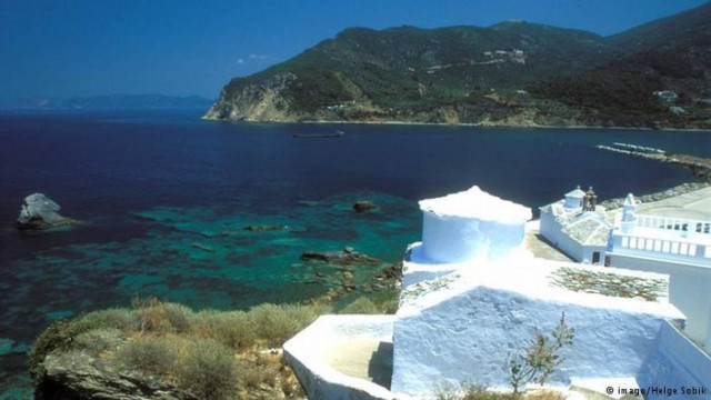 Handelsblatt: Ο τουρισμός δίνει ώθηση στην ανάπτυξη