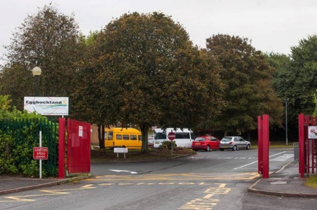 Καθηγητής κατέβασε φωτογραφία 15χρονης με μπικίνι από το Facebook και...