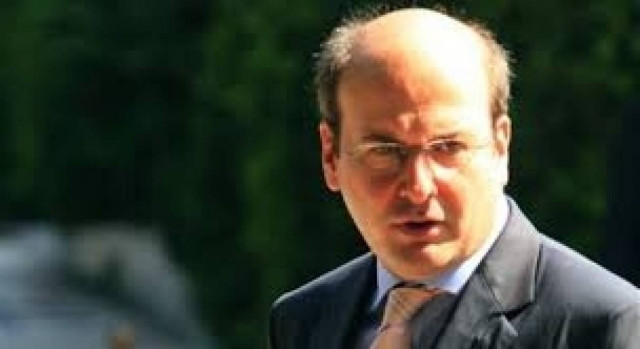 Σφάζει με το γάντι ο Χατζηδάκης