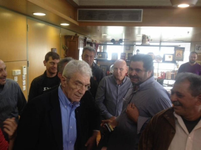 Εργαζόμενοι κατέλαβαν το γραφείο του Γ. Μπουτάρη (pics-vid)