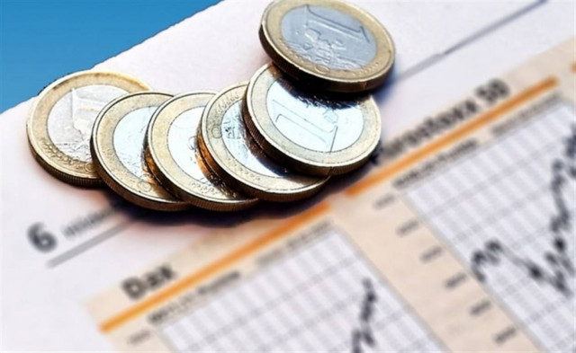 Bloomberg: Επεσαν τα ελληνικά ομόλογα λόγω της ψήφου εμπιστοσύνης