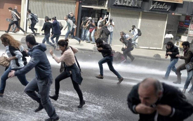 Νύχτα βίας στην Τουρκία - Τουλάχιστον 12 νεκροί