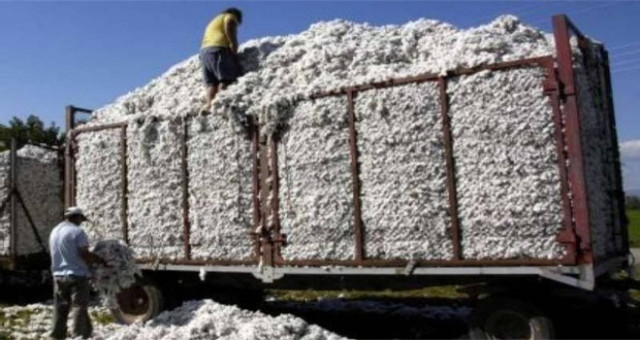 Παραλίγο νέα τραγωδία - Φορτηγό με 12 τόνους βαμβάκι σκόρπισε τον τρόμο