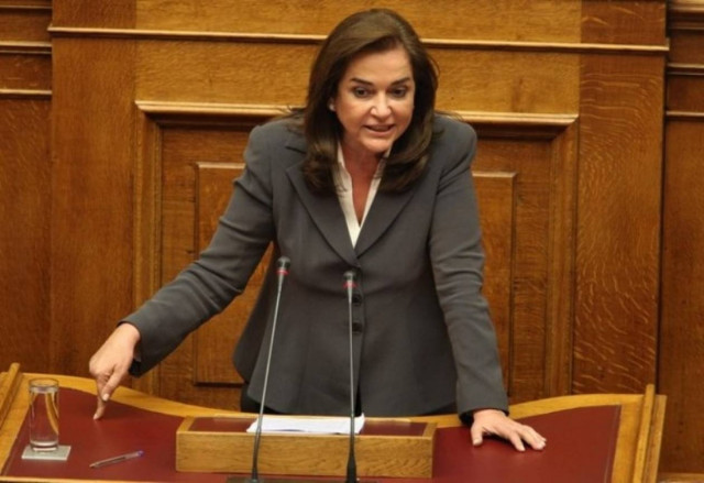 Η Μπακογιάννη καταθέτει τροπολογία για μείωση των αντικειμενικών