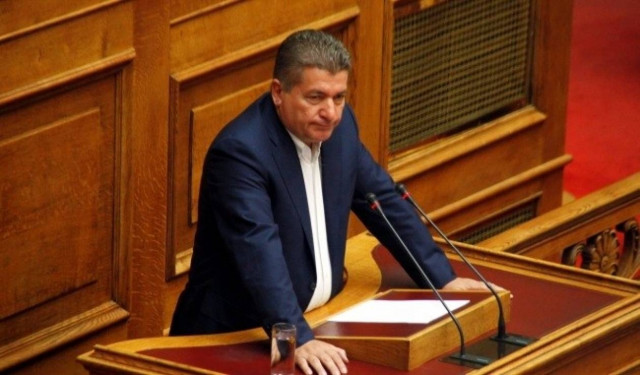 «Ωσεί παρών» από τον Ντάβρη για την ψήφο εμπιστοσύνης στην κυβέρνηση