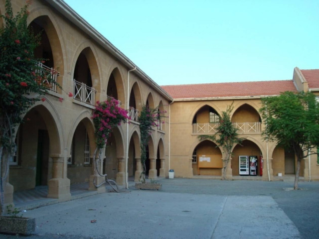 Τηλεφώνημα για βόμβα στο English School