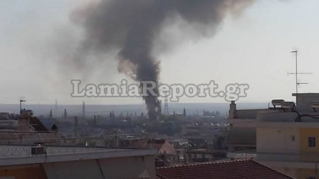 Λαμία: Μεγάλη φωτιά σε αποθήκη στο κέντρο της πόλης (pics)